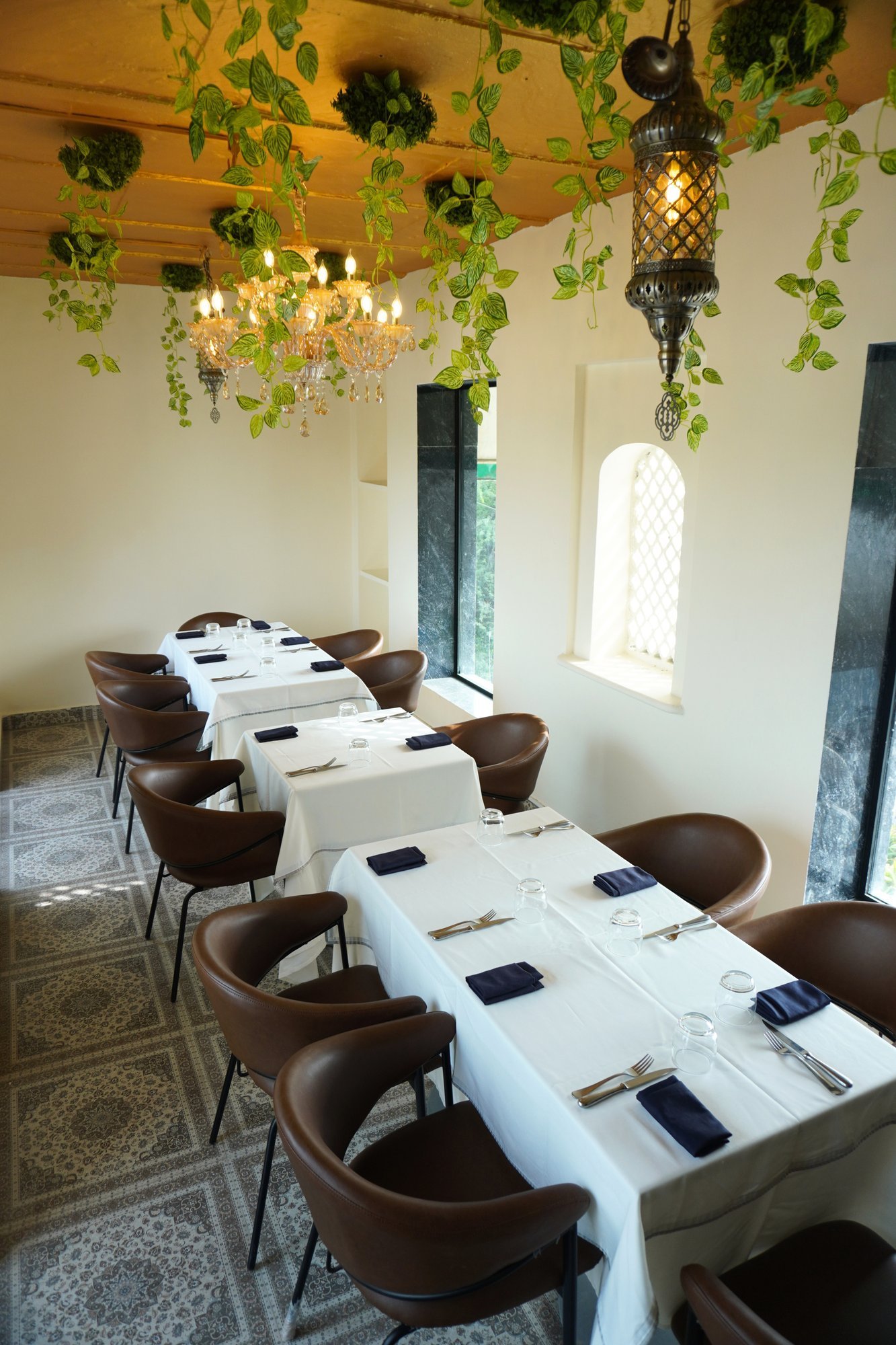 Alora Delhi indoor dining with Moorish arched window
